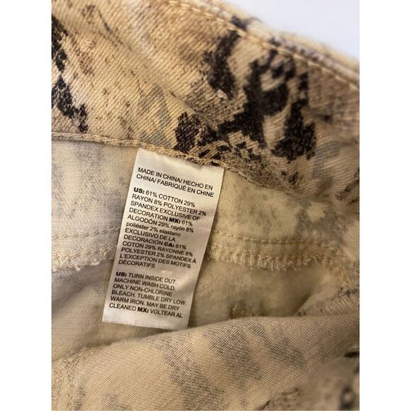 Chicos Jeggings size 6 gray snake print size .05 - Picture 4 of 6